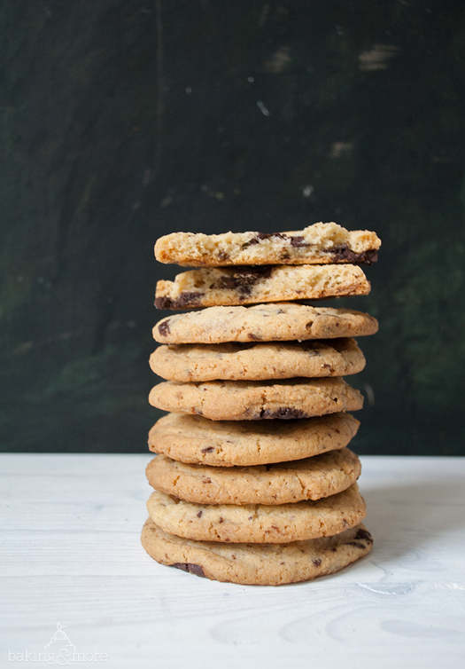 Cookies mit dunkler und weißer Schokolade - Cookies with dark and white chocolate