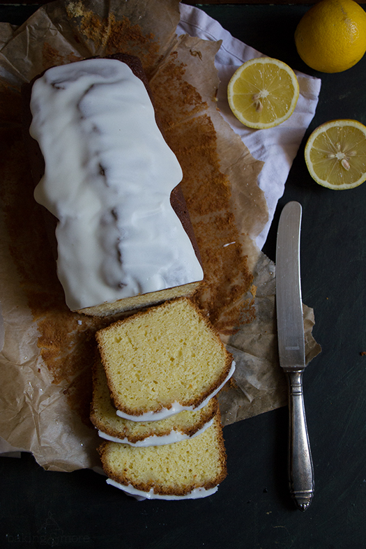 Feiner Zitronenkuchen mit Topping aus griechischen Joghurt - Fine Lemon Cake with Greek Yoghurt Topping